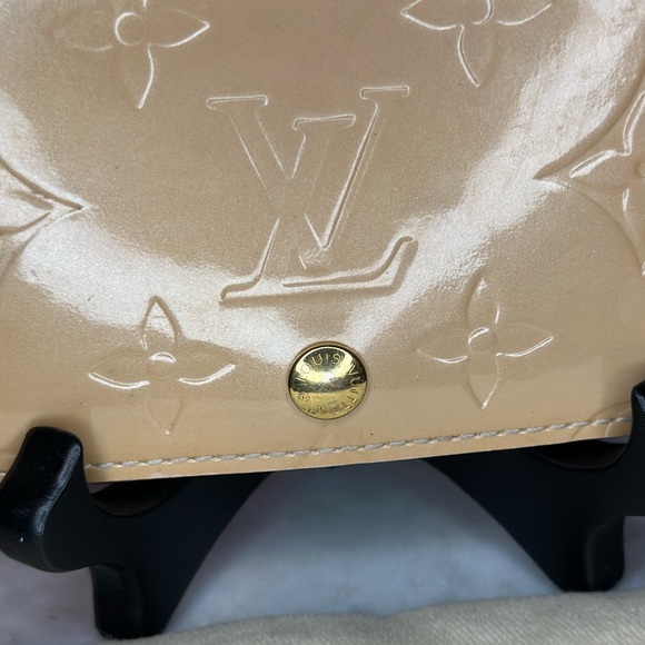 Louis Vuitton Cream Envelope Carte de Visite Monogram Vernis Wallet - Picture 5 of 15